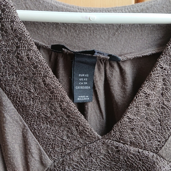 Flowy t-shirt with lace details - Picture 2 of 3